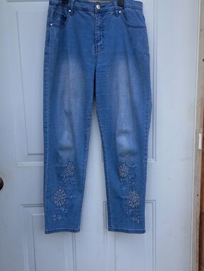 Simon Chang Blue Cropped Jeans with Floral Detail | Size 10